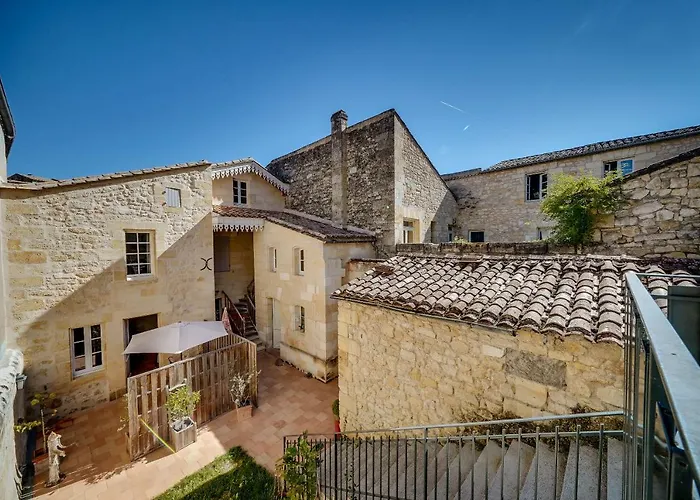 Logis Loiseau Avec Terrasse *